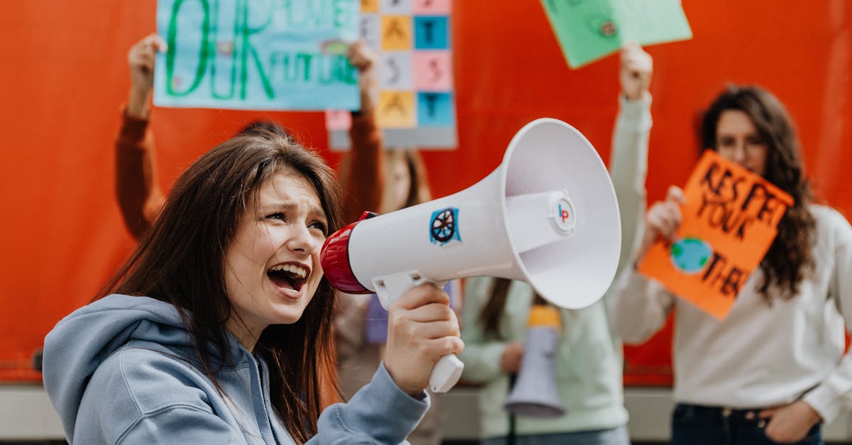 découvrez tout sur les protestations : causes, impacts et exemples marquants à travers le monde.