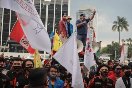 découvrez tout ce qu'il faut savoir sur les protestations : causes, exemples historiques et impacts sociaux.