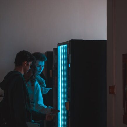 informations importantes sur la fermeture des écoles publiques secondaires, y compris les raisons, les dates et les impacts pour les élèves et les familles.