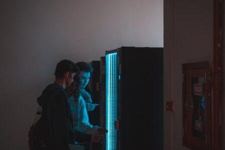 informations importantes sur la fermeture des écoles publiques secondaires, y compris les raisons, les dates et les impacts pour les élèves et les familles.