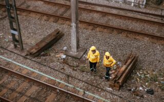 découvrez nos services de travaux ferroviaires de haute qualité pour la construction, la maintenance et la rénovation des infrastructures ferroviaires.