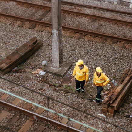 découvrez nos services de travaux ferroviaires de haute qualité pour la construction, la maintenance et la rénovation des infrastructures ferroviaires.