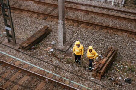 découvrez nos services de travaux ferroviaires de haute qualité pour la construction, la maintenance et la rénovation des infrastructures ferroviaires.