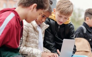 informations et ressources pour les étudiants afin de réussir leur parcours académique et développer leurs compétences.