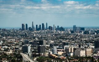 découvrez téhéran, la vibrante capitale de l'iran, riche en histoire, culture et sites fascinants à explorer.