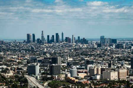 découvrez téhéran, la vibrante capitale de l'iran, riche en histoire, culture et sites fascinants à explorer.