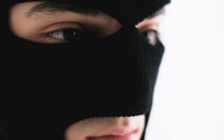 découvrez des informations approfondies sur le terrorisme, ses causes, ses impacts et les mesures de prévention mises en place pour assurer la sécurité globale.