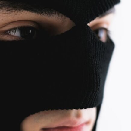 découvrez des informations approfondies sur le terrorisme, ses causes, ses impacts et les mesures de prévention mises en place pour assurer la sécurité globale.