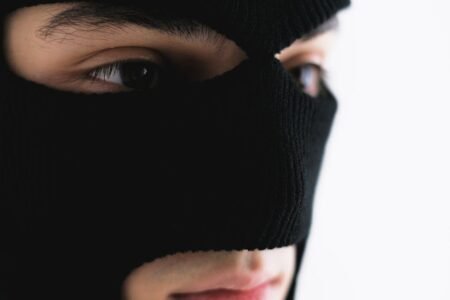 découvrez des informations approfondies sur le terrorisme, ses causes, ses impacts et les mesures de prévention mises en place pour assurer la sécurité globale.