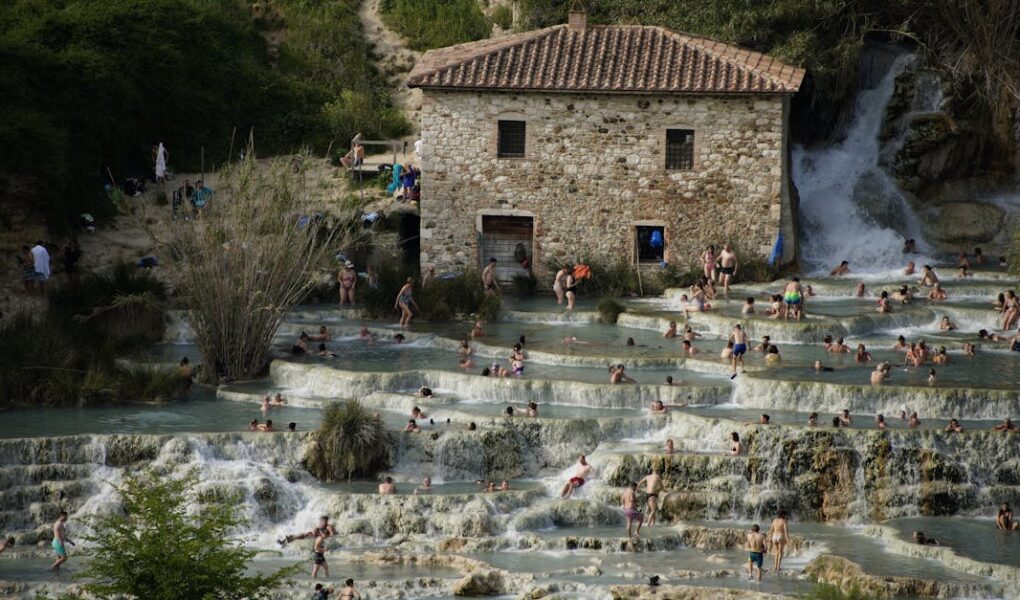 découvrez les bienfaits d'un spa thermal pour votre bien-être et votre relaxation grâce à ses eaux naturellement chauffées et riches en minéraux.