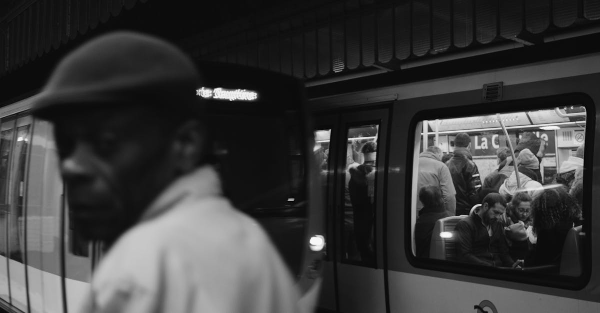 informations à jour sur les perturbations des transports à paris : métro, bus, rer, et tramway. planifiez vos déplacements en toute sérénité.