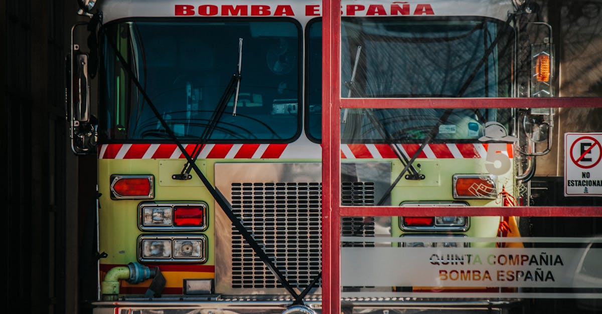 incendie de camion : causes, prévention et mesures de sécurité pour éviter les risques et protéger les biens et les personnes.