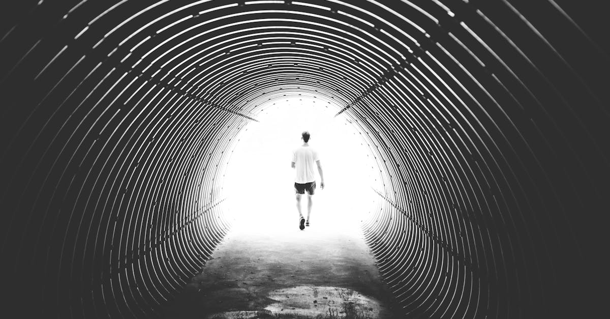 découvrez les mystères entourant une mort inexpliquée, avec des enquêtes approfondies et des théories intrigantes.