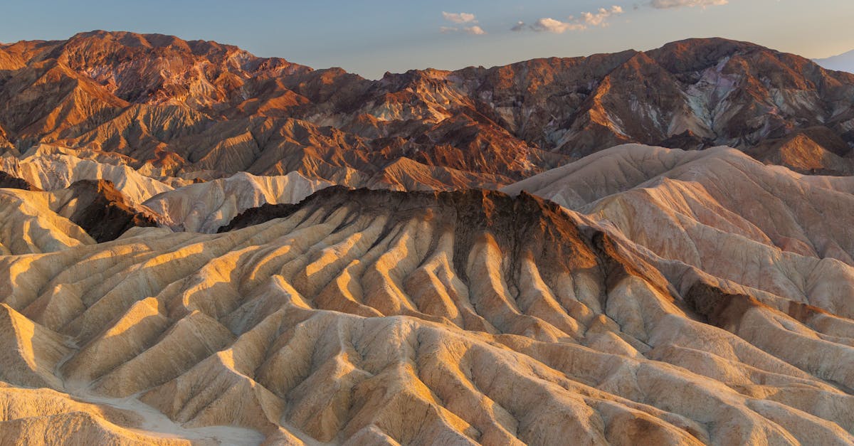 découvrez les mystères entourant une mort inexpliquée et les enquêtes qui tentent d'élucider ce mystère.